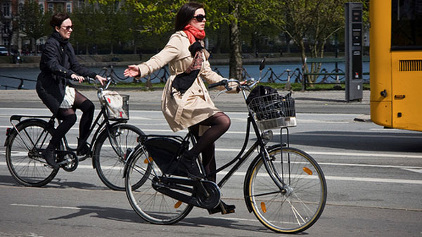 COD RUTIER 2013: Traversarea pe bicicleta a trecerii de pietoni este interzisa