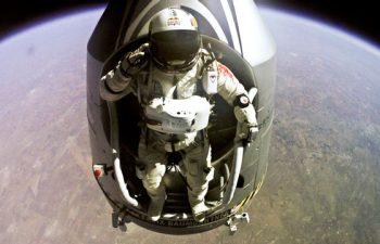 Red Bull Stratos | Fotografii exclusive surprinse cu camerele atasate pe capsula