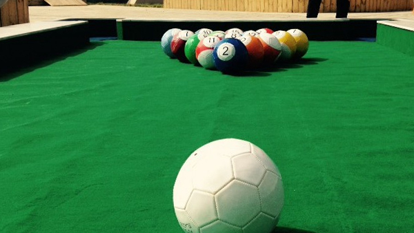 Biliard cu mingi de fotbal | Soccer-Billiards