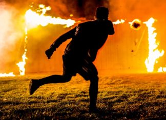 Epic Fireball Football | trickuri spectaculoase cu mingea de fotbal in flacari